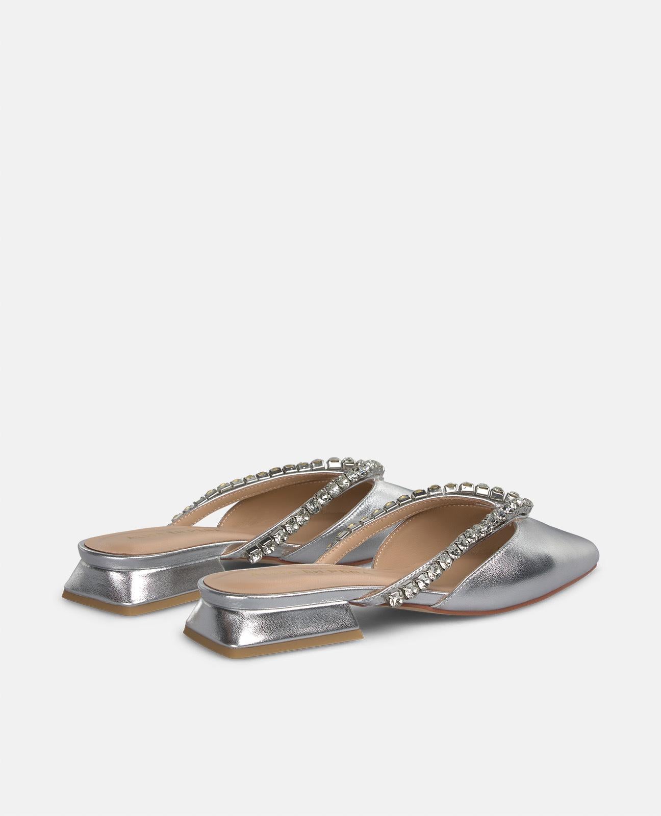 alma-en-pena-flat-shoe-with-straps-spangen-mules-silber-2-cm image 3